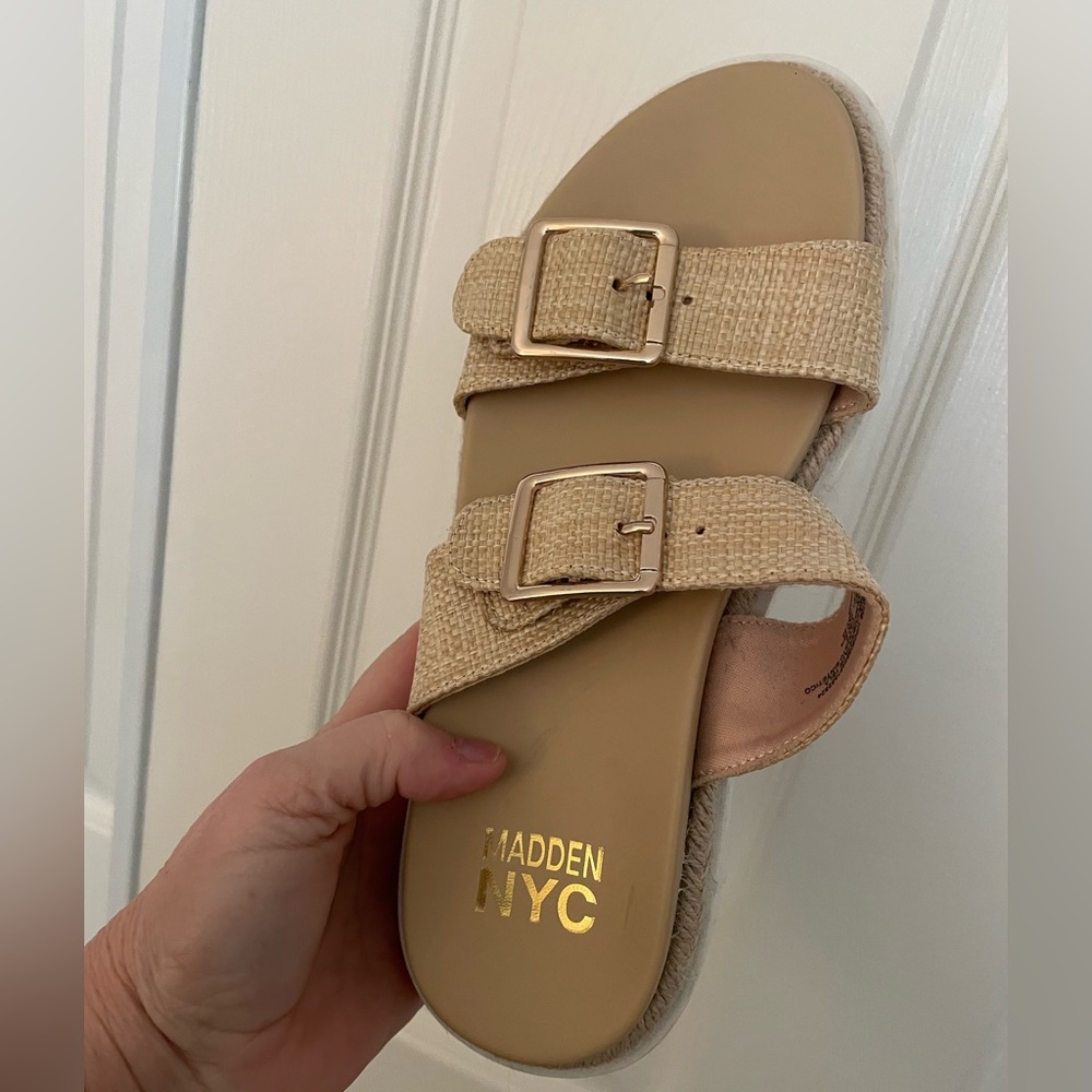 Steve Madden NYC Women's Tan Soft Raffia Sandals w/ Gold Buckle Size 8 - Picture 4 of 7